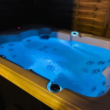 Secrete Loft, & Jaccuzi Privatif - Parking & Bien-etre Pres De Toulouse شقة